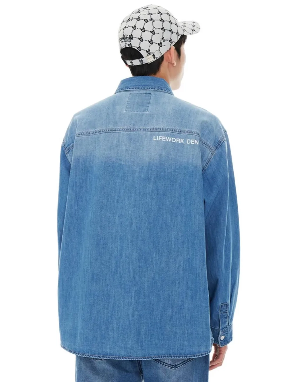 Джинсовая рубашка с двумя карманами