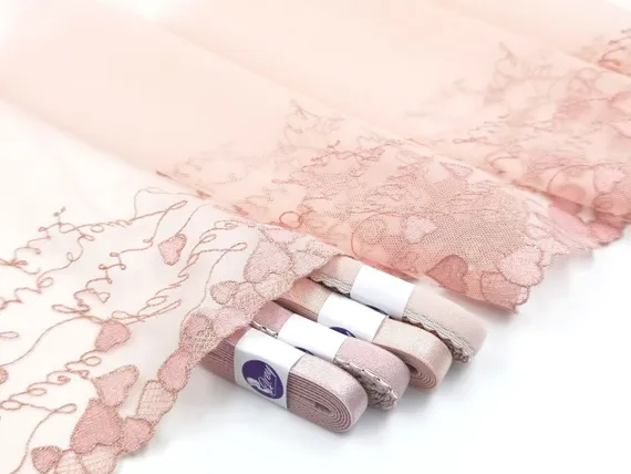 05-90/25 Вышивка на неэл. сетке 25 см, love is, лотос (правая)