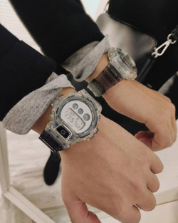 Часы Casio DW-6900SK-1ER