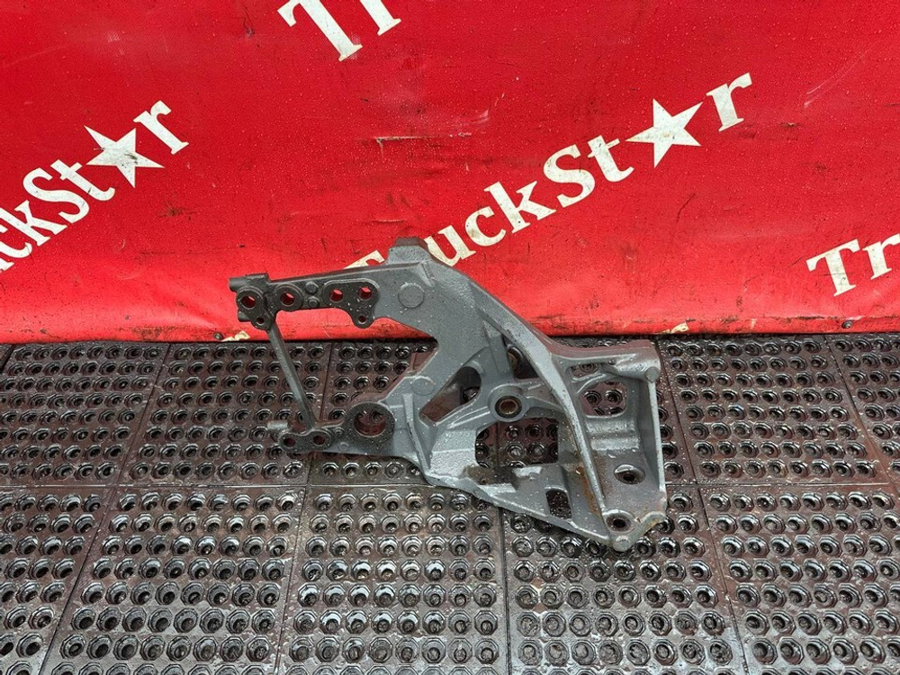 Кронштейн рессоры передней левый 2019г