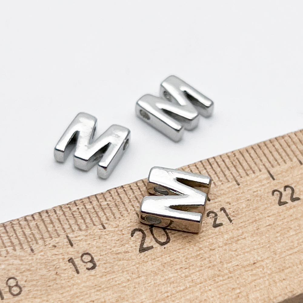 Подвеска-бусина Буква M, цвет серебро (родий), размер 8,5*8,5 мм, отверстие 1,5 мм, цена за 1 шт
