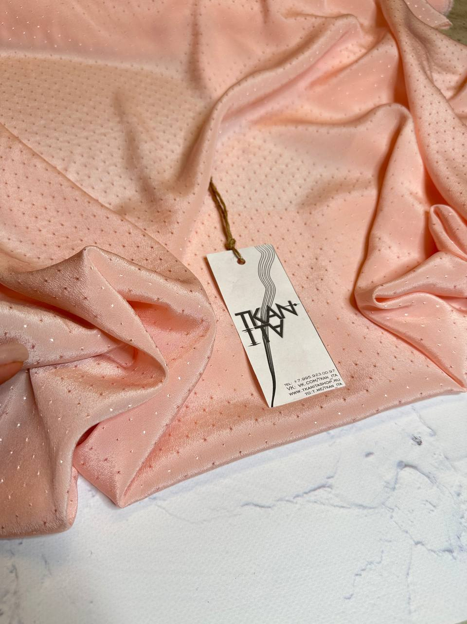 Плательно-блузочный жаккардовый шелк с добавлением вискозы (Stella McCartney, 36%шелк/64%вискоза, Пудровый персик/горошек в тон, 134, 74 гр/м2)