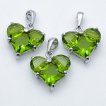 Подвеска Сердце, цвет серебро+оливковый, размер 14*14 мм, цена за 1 шт