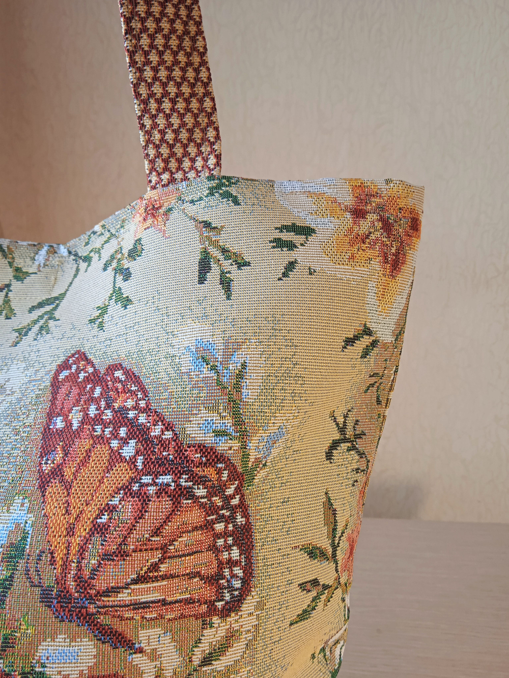 Гобеленовая сумка Пестрые бабочки (39х39х12)