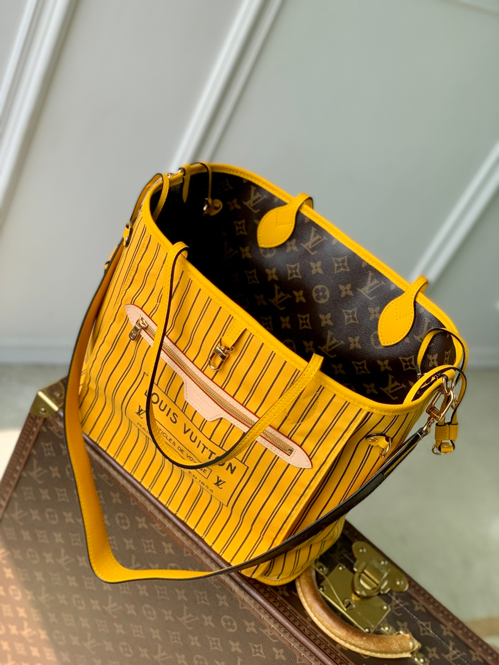 Louis Vuitton Neverfull Bandouliere Inside Out MM