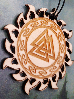 Кулон Валькнут