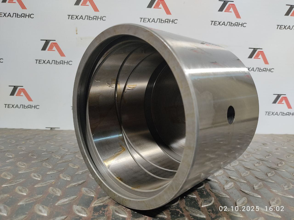 Втулка 19M-61-11161