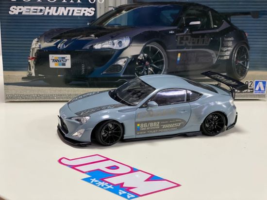 Собранная сборная модель 1/24 Aoshima ZN6 Toyota 86 '12 Greddy & Rocket Bunny Volk Racing