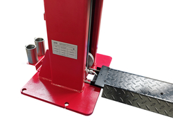 Подъемник электрогидравлический 4т 100-1820мм 2-х стоечный 380В ниж.синхрон.(механ. с 1 колонны) GTE