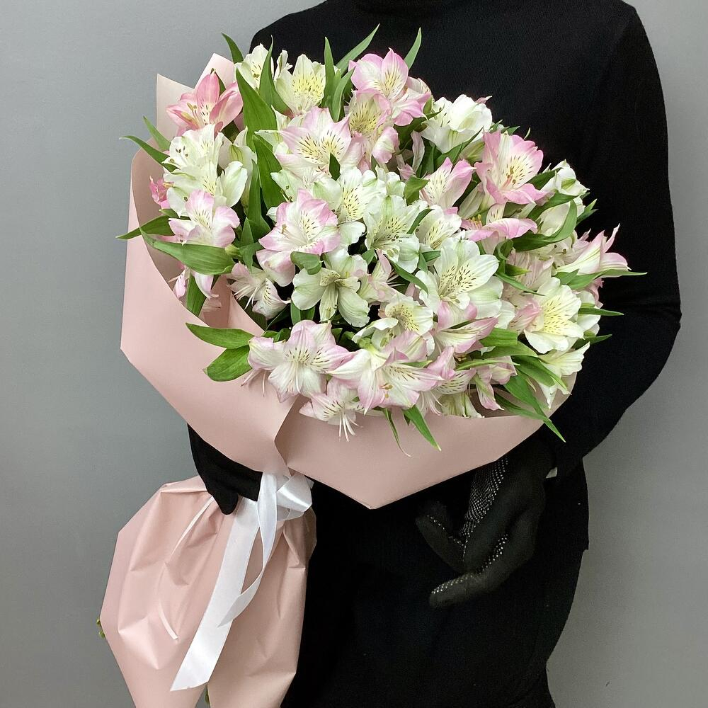 Букет 15 нежных альстромерий