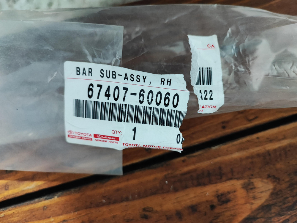 Направляющая стекла задней двери Land Cruiser 200 Новое Оригинал 6740760060