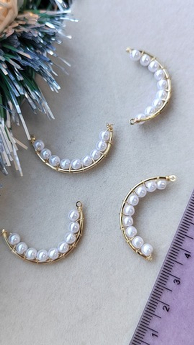 1266-з Подвеска "Месяц" с искусств. жемчугом 31*16мм, позолота