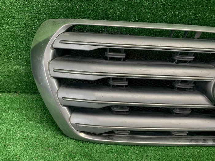 Решетка радиатора Toyota Land Cruiser 200 (2007-2012)