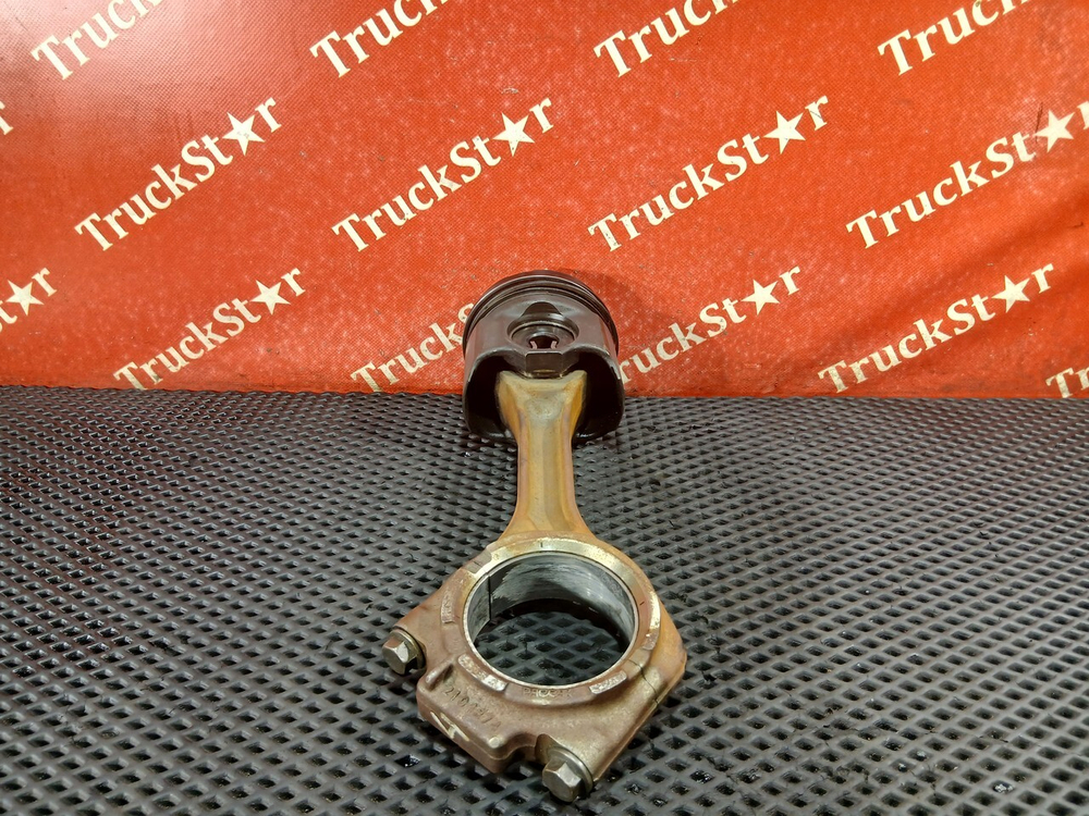 Поршень с шатуном 2020г.