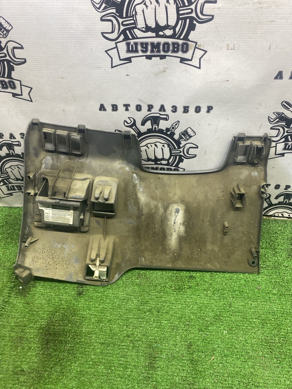 Накладка торпедо правая Toyota Gaia 1998 с пробегом