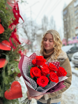 9 роз Нина в упаковке /Цветы луны