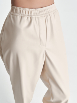 Брюки экокожа в молочном цвете