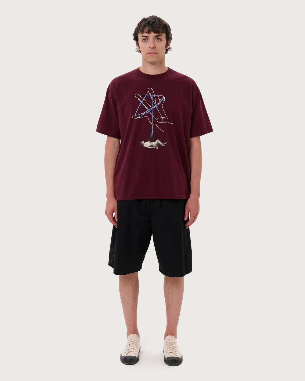 UNDERCOVER ФУТБОЛКА БОРДОВАЯ С ПРИНТОМ