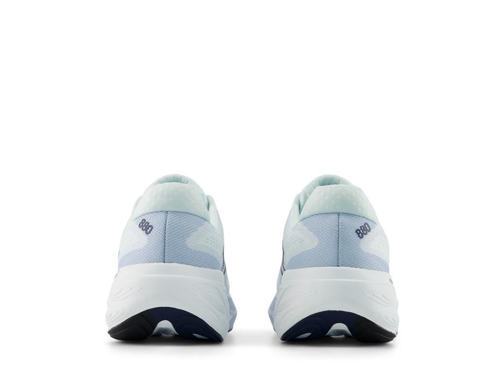 Женские кроссовки для бега New Balance Fresh Foam X 880 v15 W голубо-белые