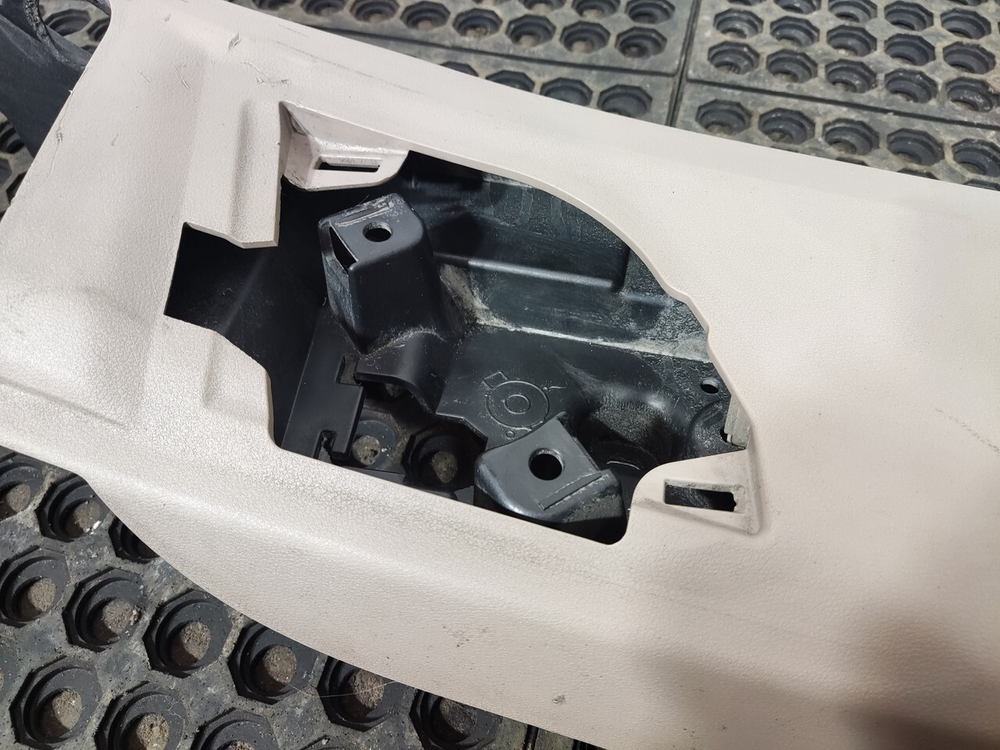 Накладка потолка левая 2023г