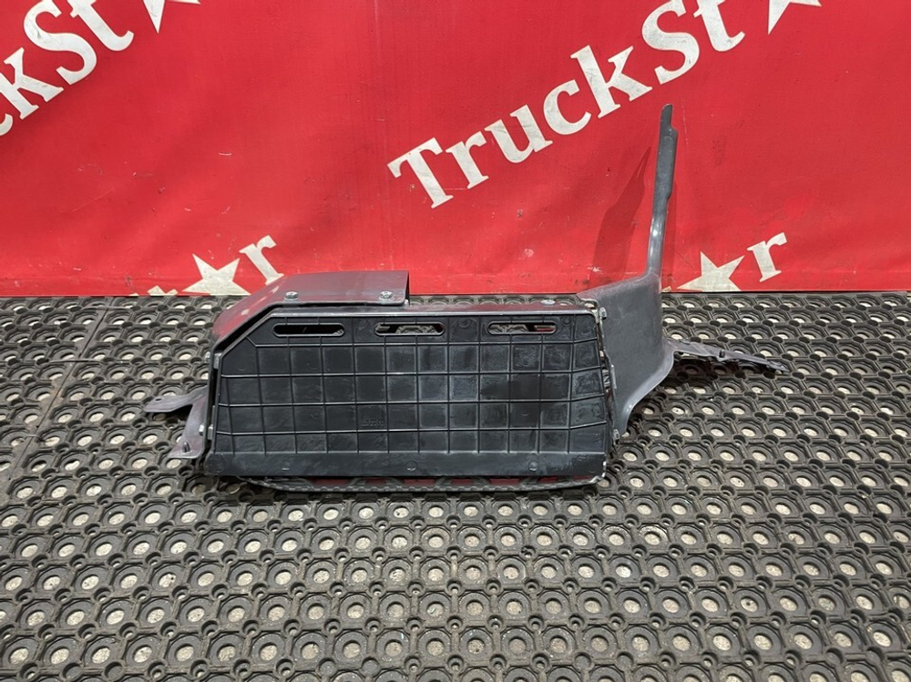 Подножка правая 2018г.