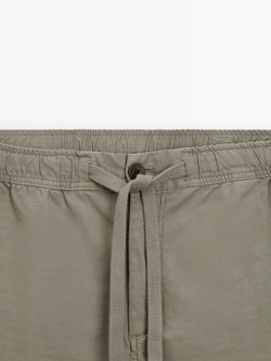 Massimo Dutti Шорты из хлопка и льна на шнурках, коричневый