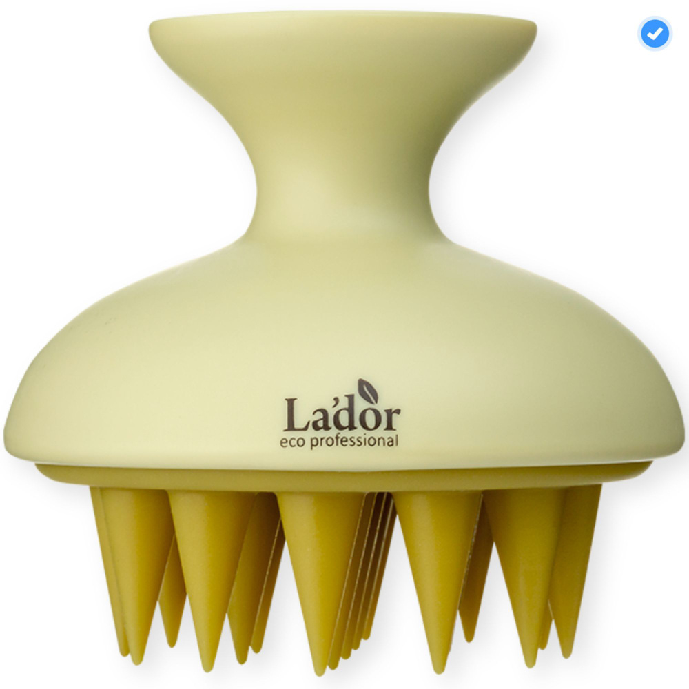 Щетка для вспенивания шампуня и массажа головы оливковая LADOR Scalp Massager Shampoo Brush