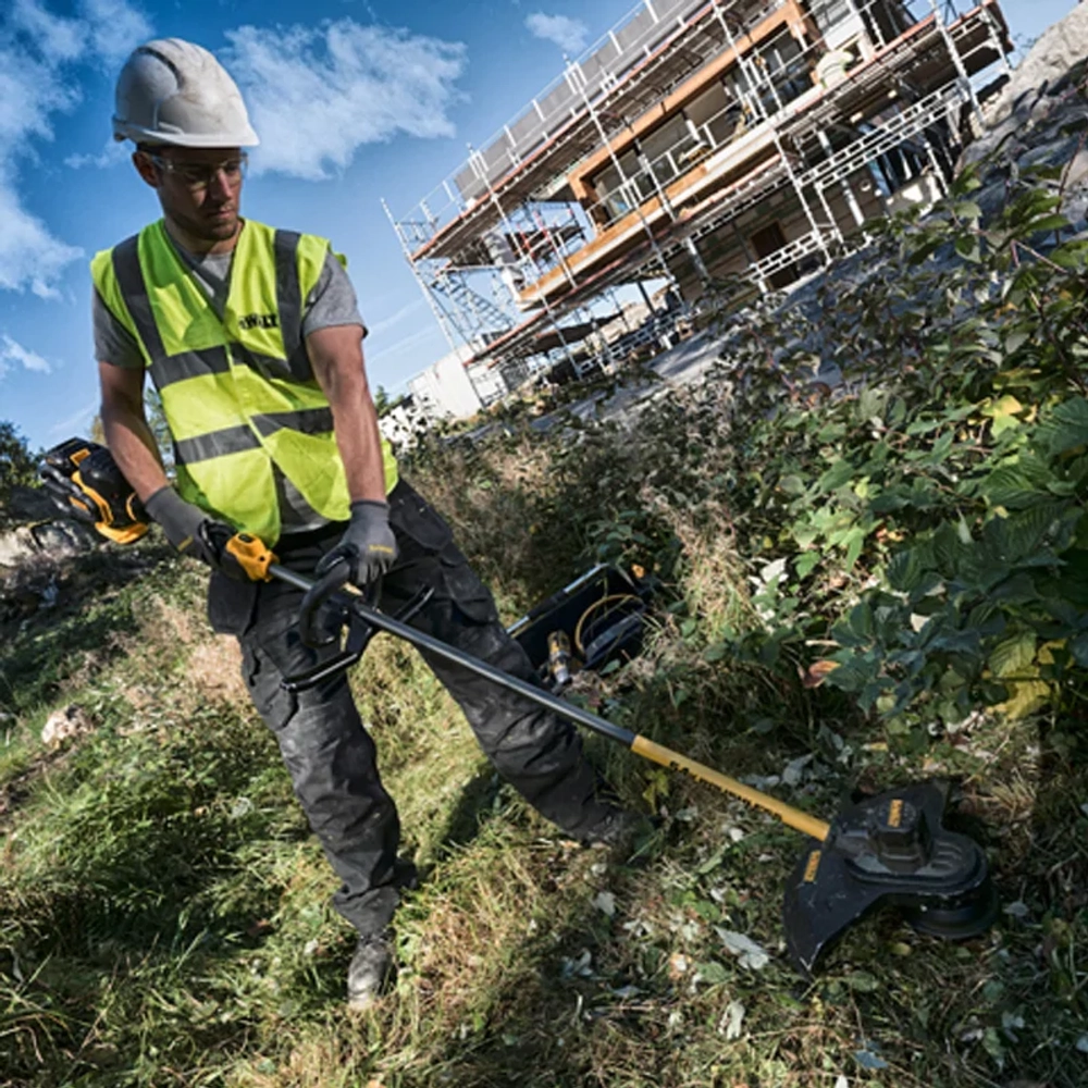 Аккумуляторная коса DeWalt FLEXVOLT DCM571X1 54В (1 x 3 Ач, ЗУ) захват 380 мм, 4.6 кг, DCM571X1-QW