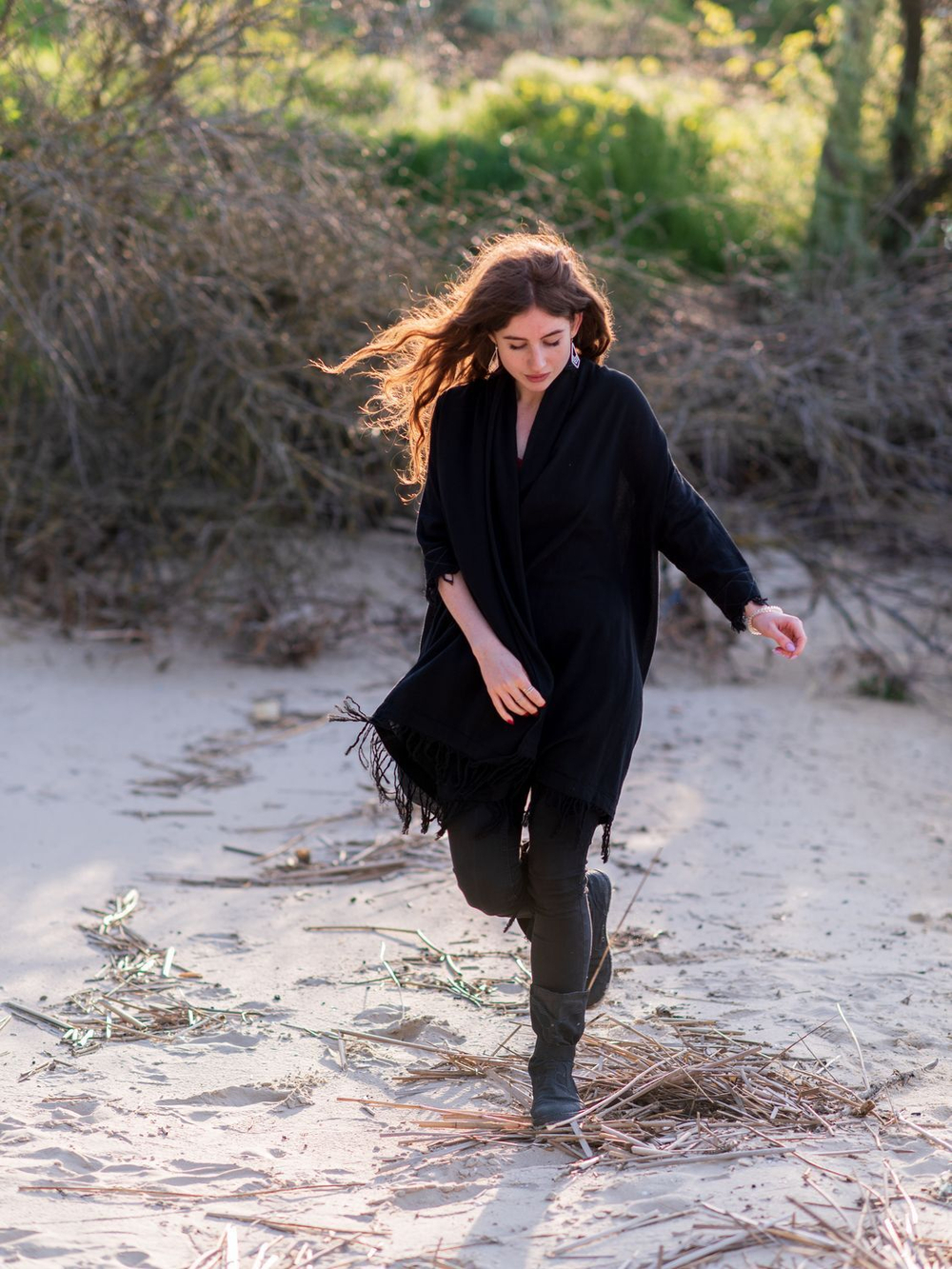 Накидка с бахромой Chintamani короткая (черная)