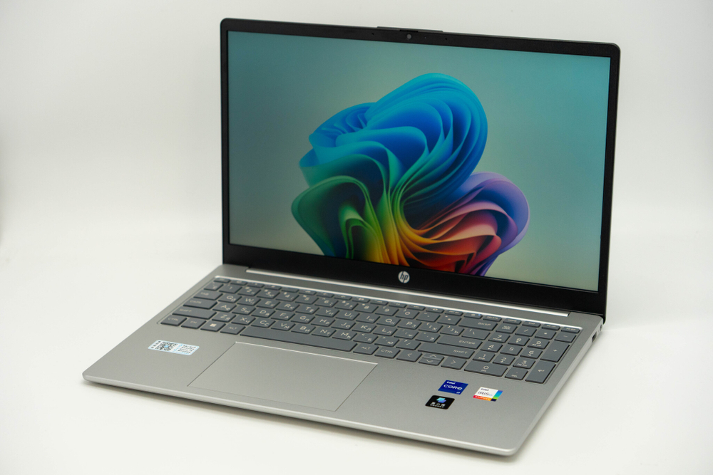 Ноутбук HP 15-fd0888TU Laptop 15 ( i7-1260P )