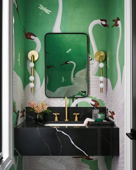 Зеркало в чёрной раме “Теони”