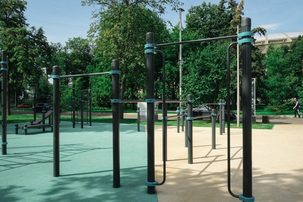 2 турника, брусья стандарт, брусья разноширокие и вертикальные поручни