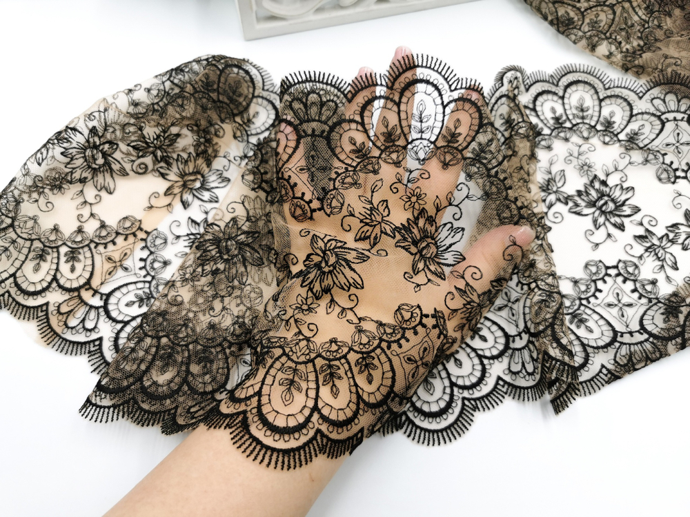 Вышивка на сетке, 22 см, черные узоры на телесном фоне (Артикул: VS-2037), м