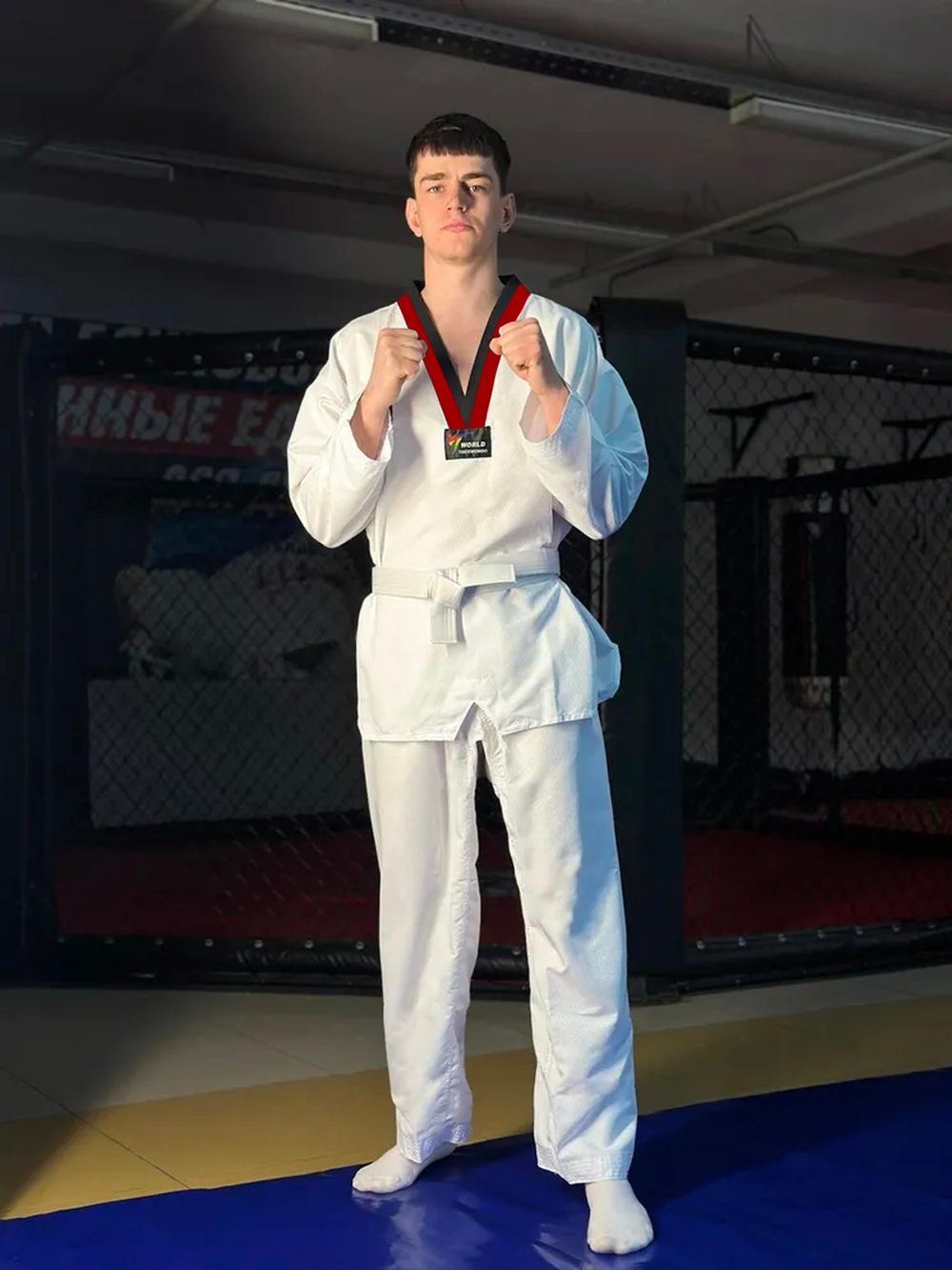 Добок для тхэквондо Tomorrow Star красно-черный воротник