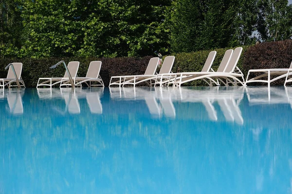 Шезлонг-лежак пластиковый Nardi Atlantico, белый, тортора