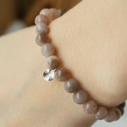 браслет из серо-сиреневого агата самый крупный