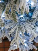 Заснеженная елка с гирляндой «Форесто» холодный свет (Литая+пвх) от 1.2 до 2.4 м