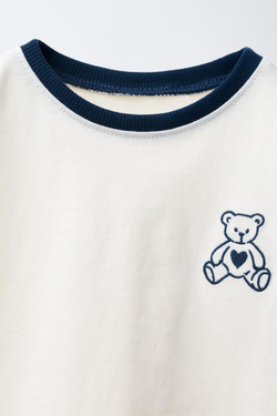 ZARA ЛОНГСЛИВ В СТИЛЕ ПРЕППИ С ВЫШИВКОЙ «МЕДВЕДЬ», БЕЛЫЙ