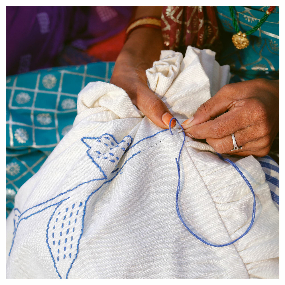 Чехол на подушку IKEA AKERNEJLIKA (АКЕРНЕЙЛИКА), Белый с вышивкой, 50x50 см