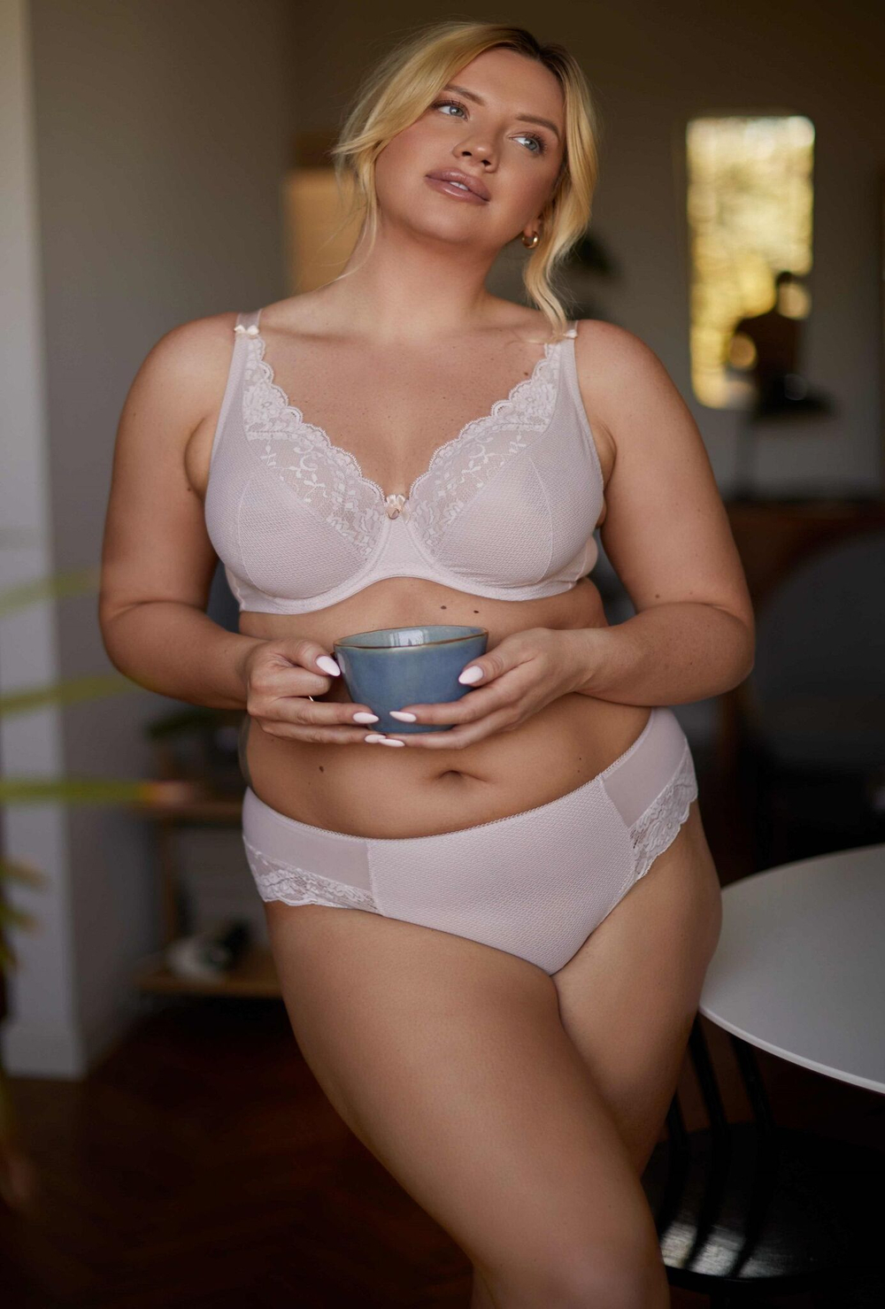 Трусики-шорты Estera из кружевного полотна и сетки (Размер: S) (Цвет: кофейный)