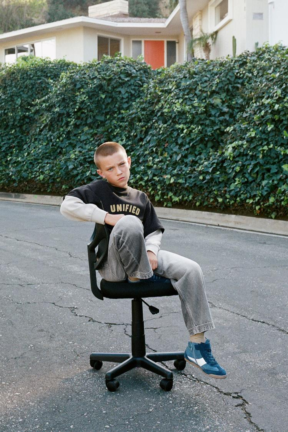 ZARA ТОЛСТОВКА С ДВОЙНЫМИ РУКАВАМИ В СТИЛЕ ПРЕППИ, ТЕМНЫЙ АНТРАЦИТ