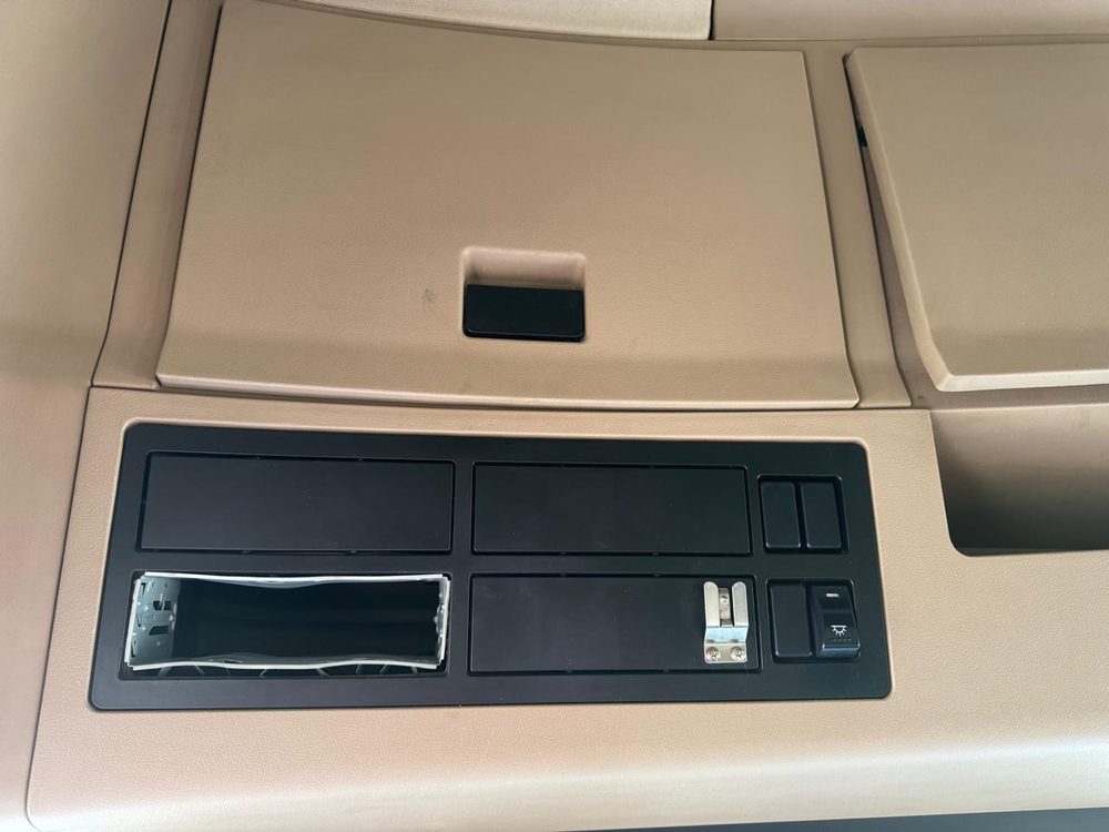 Shacman (Shaanxi) SX* 6x4 Седельный тягач SX42584V324 (Дизельный, 11,6 л, 423 л.с., МТ)