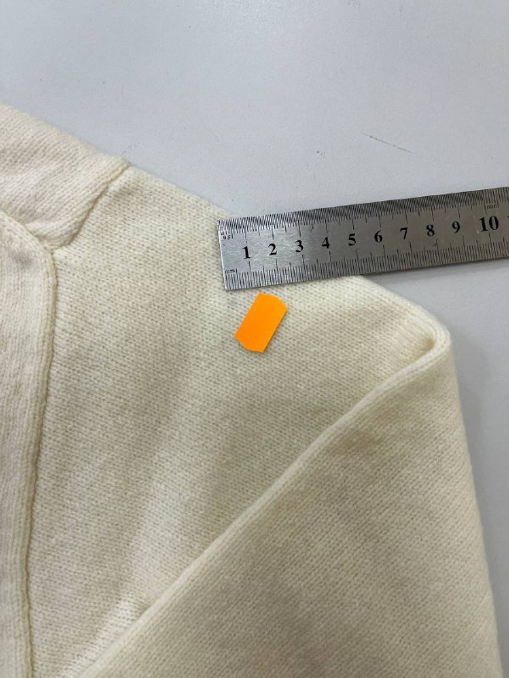 Дефект полотна. Пятно. Джемпер Special 2.0 из мериноса и кашемира. С высоким воротом. Цвет молочный. Размер SM. №2