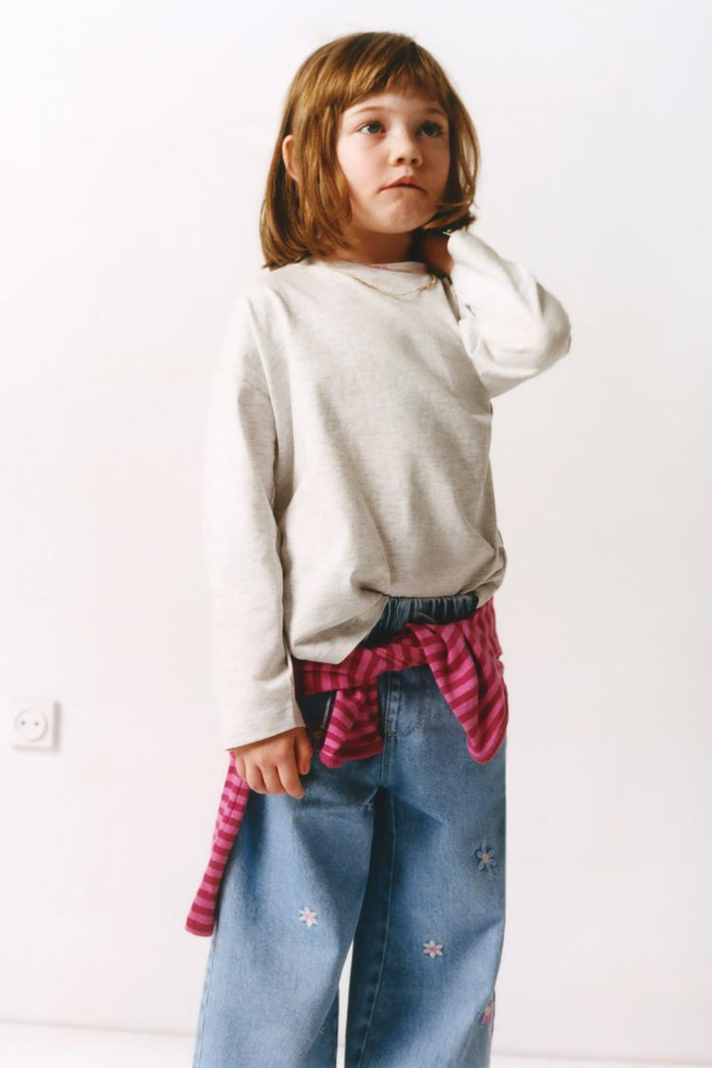 ZARA ДЖИНСЫ WIDE LEG С ВЫШИВКОЙ В ВИДЕ ЦВЕТОВ, СИНИЙ