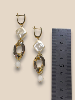 Серьги с жемчугом и звеном цепи