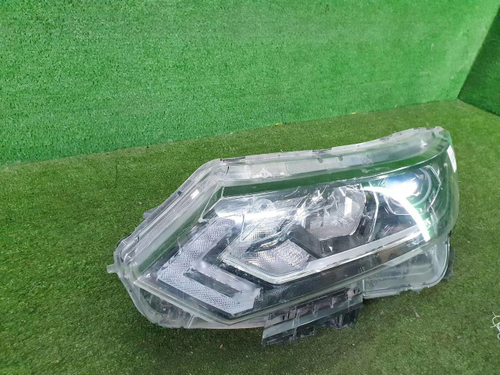 Битая Фара левая Nissan Qashqai 2 j11 (17-23) галоген