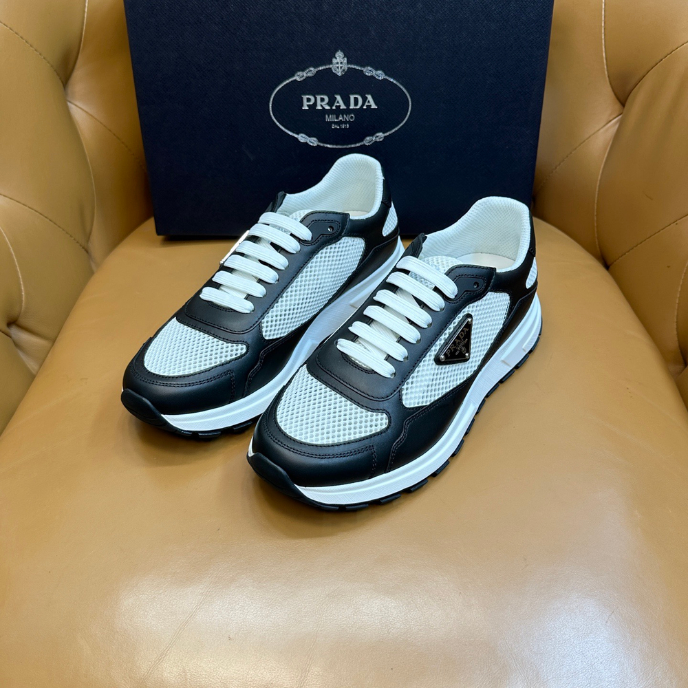 Классические сетчатые кроссовки