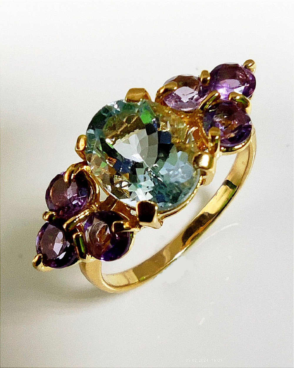 Кольцо Эстерелла золото 750, аквамарин, аметисты.