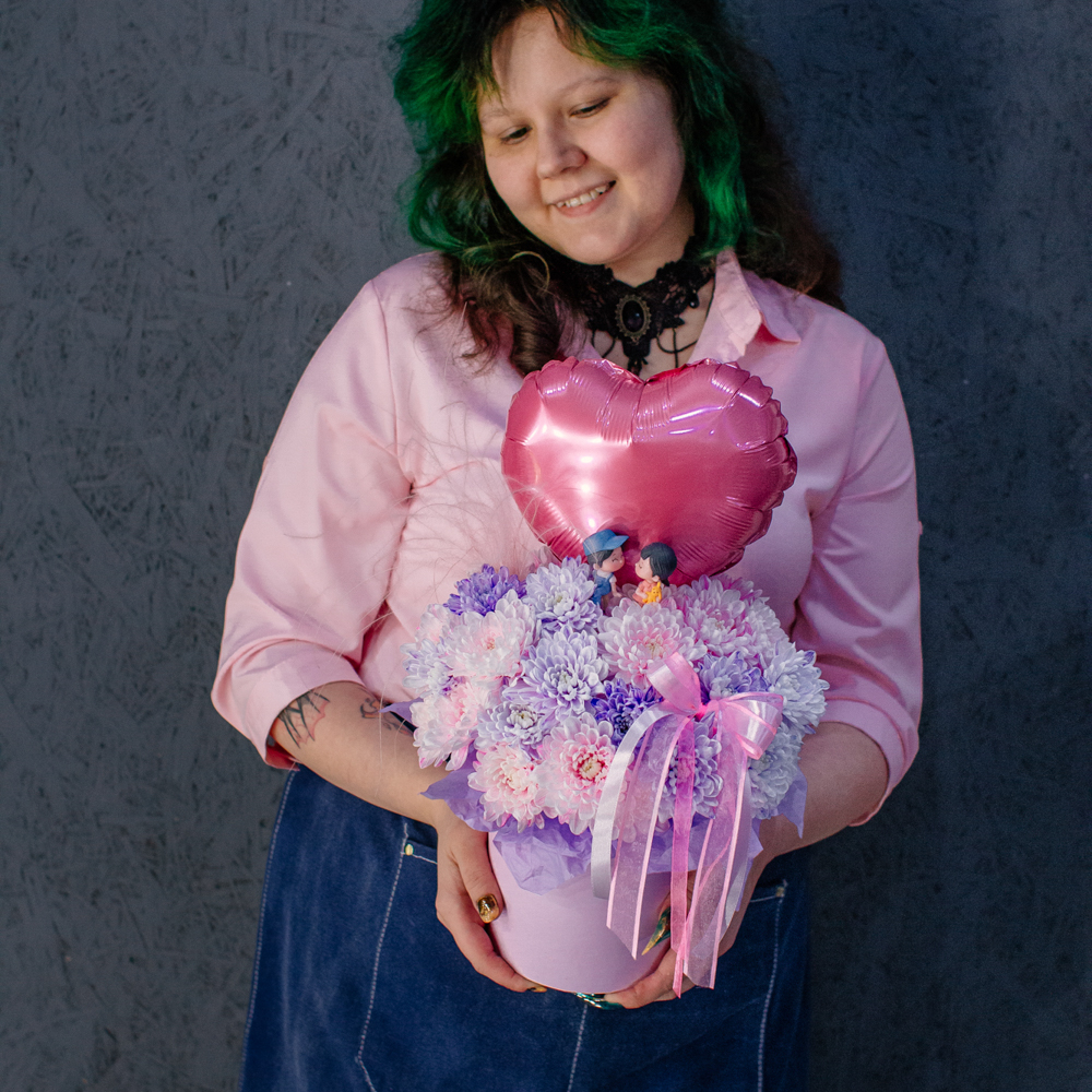 119. Классическая композиция в коробке с шариком-сердцем и фигурками