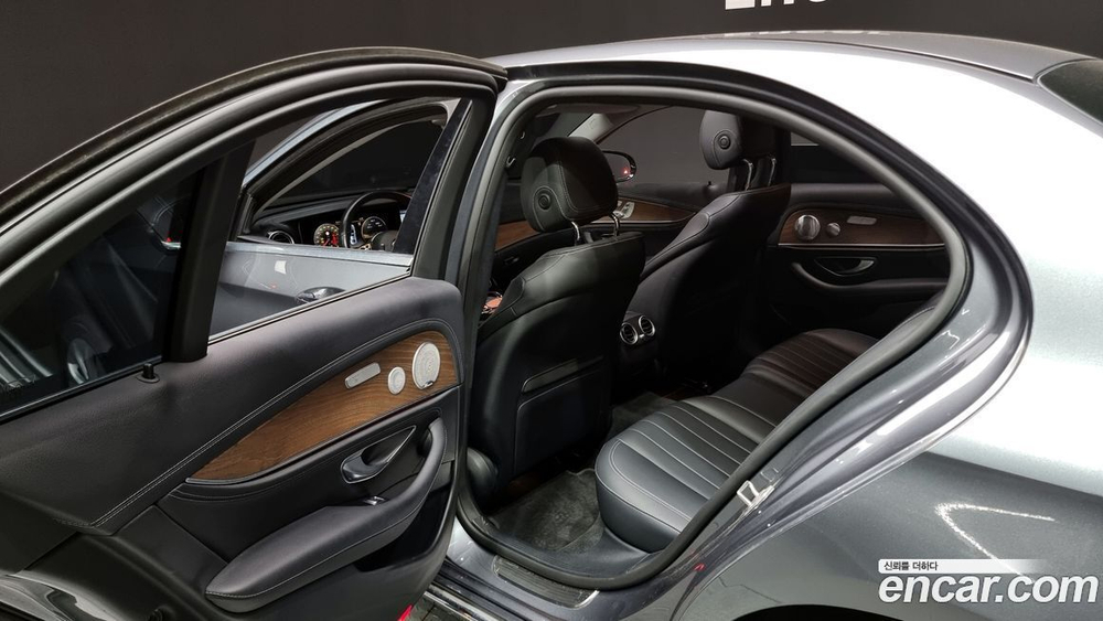 Mercedes-Benz E-Class W213 E300 4MATIC Exclusive (06.2020)